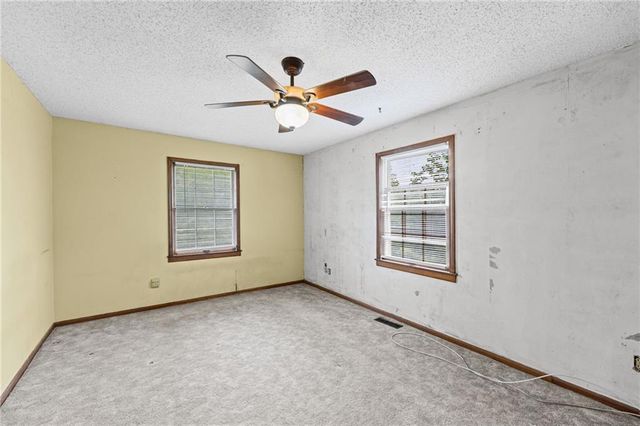 3216 W 22nd Court, Lawrence, KS 66047