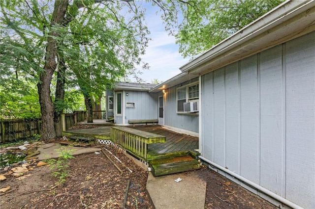 3216 W 22nd Court, Lawrence, KS 66047