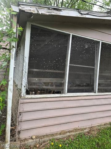 355 E Oregon Avenue, Sebring, OH 44672