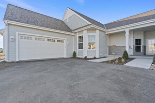 1381 Prairie Creek CIRCLE #15D, Oconomowoc, WI 53066