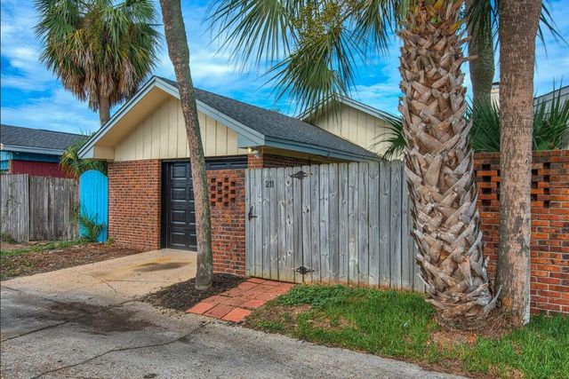 211 Indian Oaks Drive, Destin, FL 32541