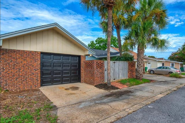 211 Indian Oaks Drive, Destin, FL 32541