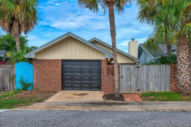 211 Indian Oaks Drive, Destin, FL 32541