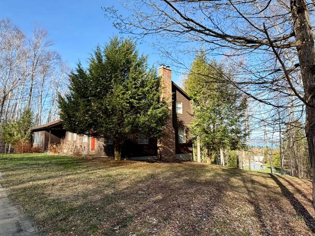 78 Hillside Drive, Derby, VT 05829
