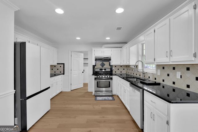 3285 Brownlee Lane SW, Lilburn, GA 30047