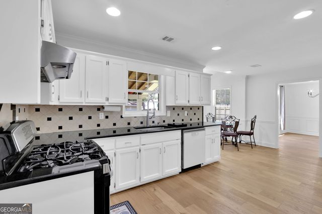 3285 Brownlee Lane SW, Lilburn, GA 30047