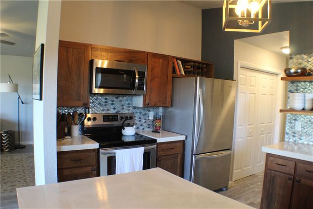 4 Tilbury Lane, Bella Vista, AR 72715