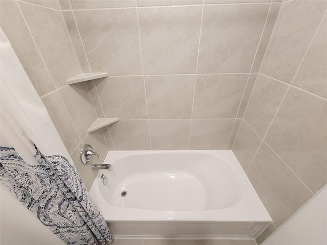 9422 Vista Falls Trace, Houston, TX 77365
