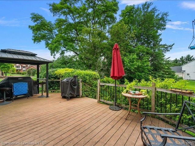 38696 Wakefield Court, Northville, MI 48167