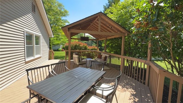 1427 Fieldcrest Drive, Webster, NY 14580