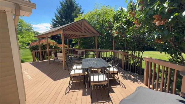 1427 Fieldcrest Drive, Webster, NY 14580