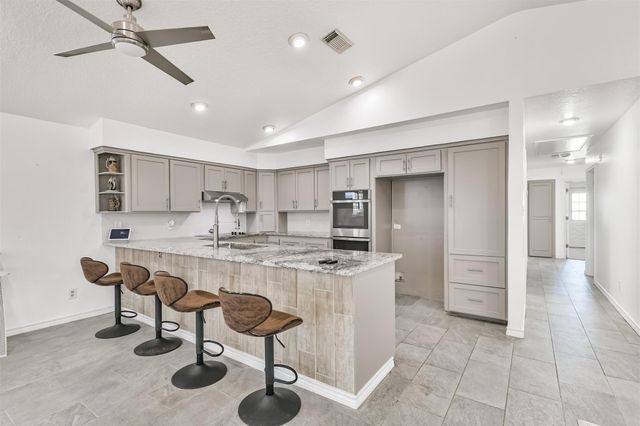1823 Tiki Drive, Galveston, TX 77554