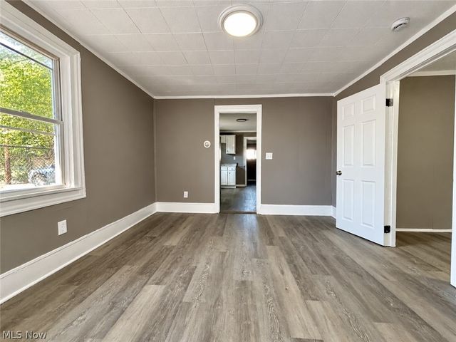 2408 Castle Avenue, Cleveland, OH 44113