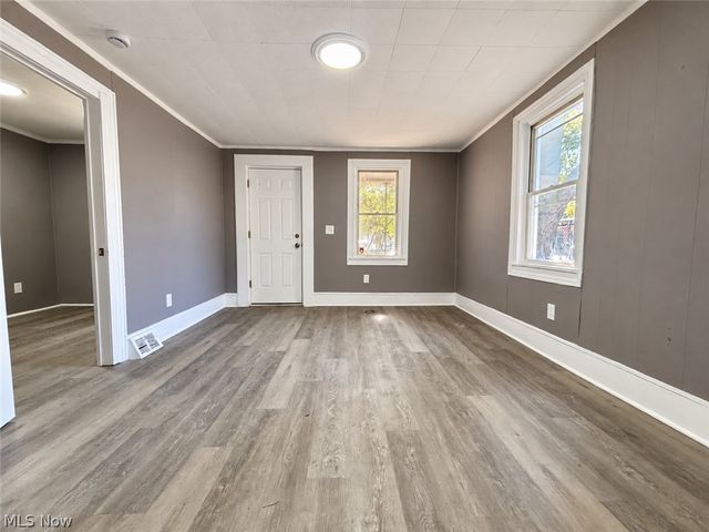 2408 Castle Avenue, Cleveland, OH 44113