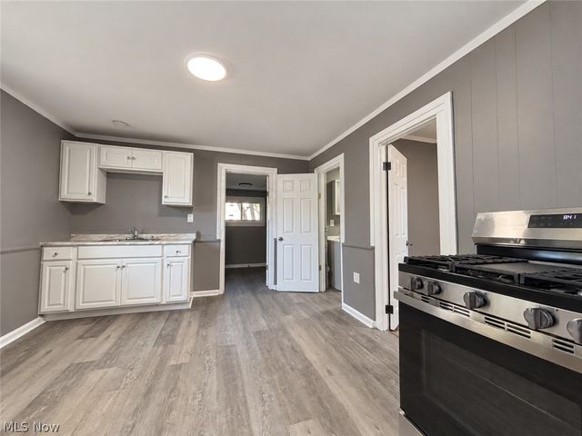 2408 Castle Avenue, Cleveland, OH 44113
