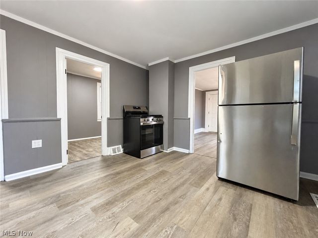 2408 Castle Avenue, Cleveland, OH 44113