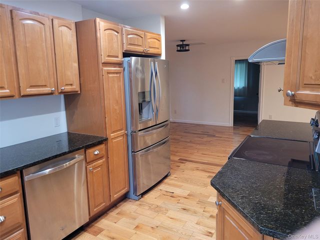 31 Apricot Road, Rocky Point, NY 11778