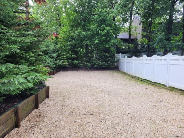 31 Apricot Road, Rocky Point, NY 11778