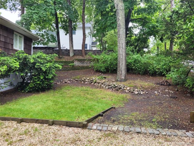 31 Apricot Road, Rocky Point, NY 11778