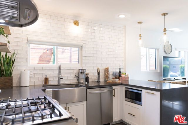 509 E Buckthorn Street, Inglewood, CA 90301