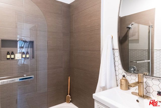 509 E Buckthorn Street, Inglewood, CA 90301