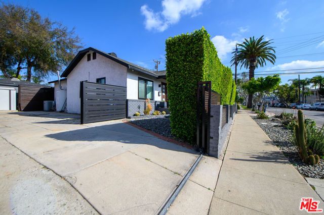 509 E Buckthorn Street, Inglewood, CA 90301