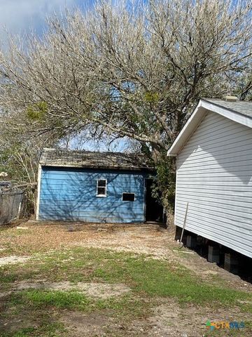 76 College, Placedo, TX 77977