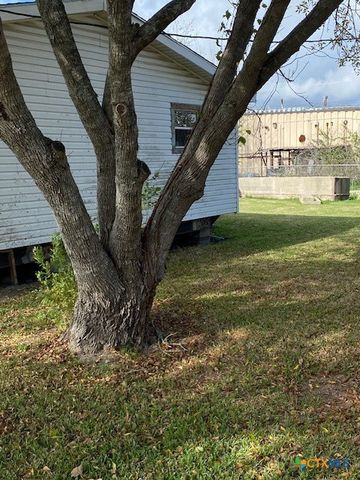 76 College, Placedo, TX 77977