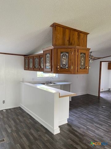 76 College, Placedo, TX 77977