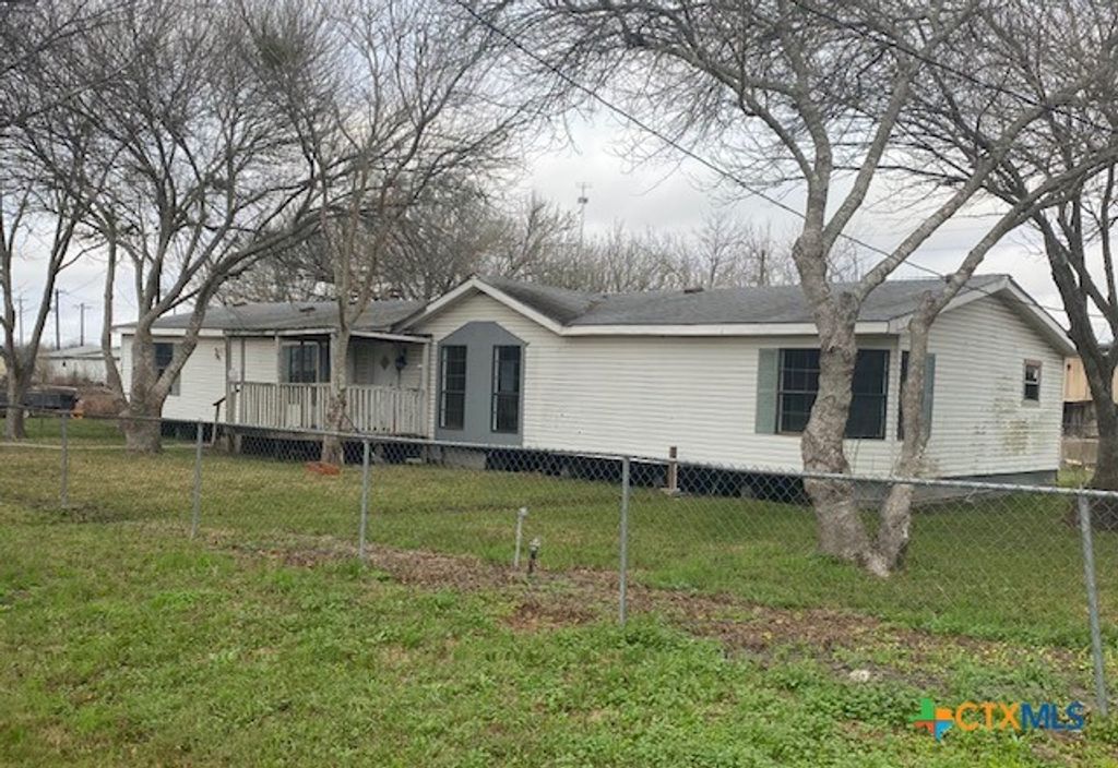 76 College, Placedo, TX 77977