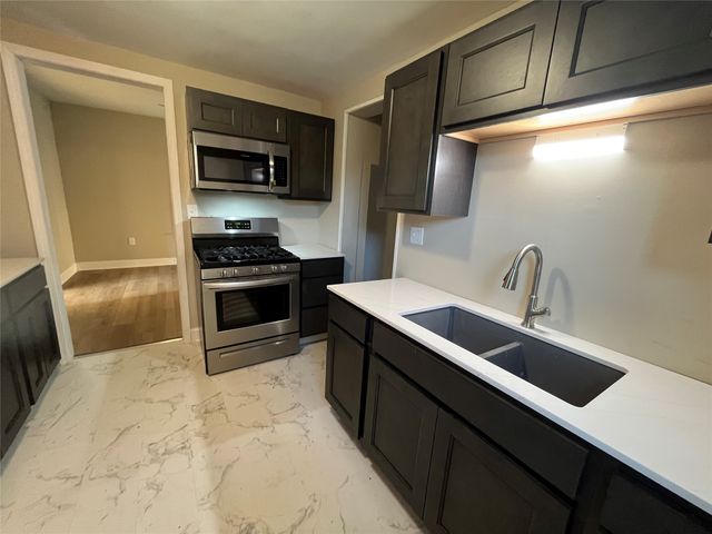 2712 EAST Avenue, Erie, PA 16504