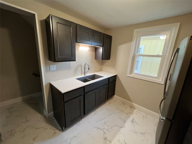 2712 EAST Avenue, Erie, PA 16504