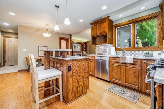 1150 Red Barn LANE, Elm Grove, WI 53122