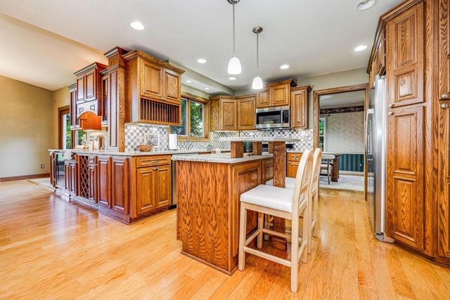 1150 Red Barn LANE, Elm Grove, WI 53122
