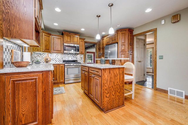1150 Red Barn LANE, Elm Grove, WI 53122