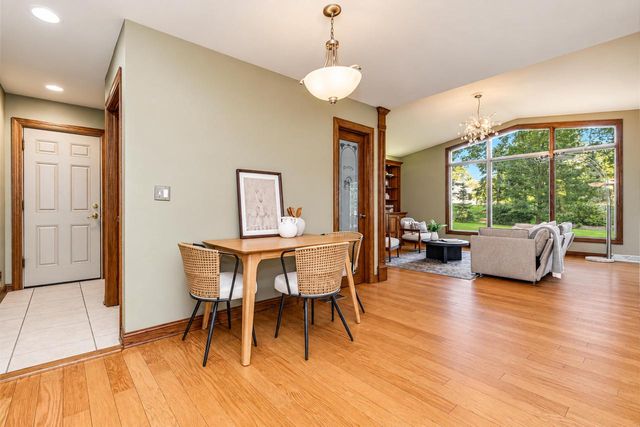 1150 Red Barn LANE, Elm Grove, WI 53122