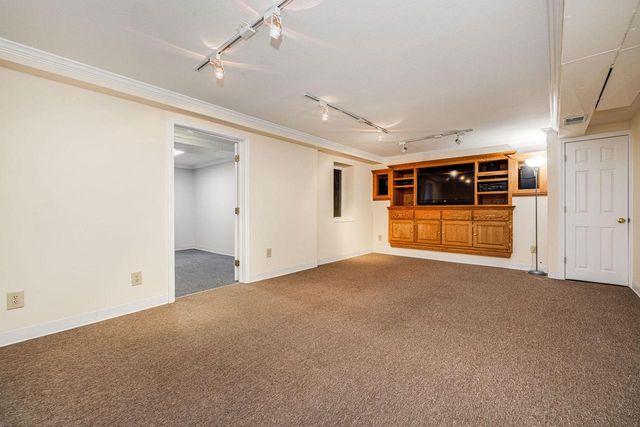 1150 Red Barn LANE, Elm Grove, WI 53122