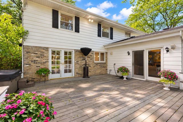 1150 Red Barn LANE, Elm Grove, WI 53122