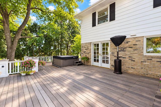 1150 Red Barn LANE, Elm Grove, WI 53122