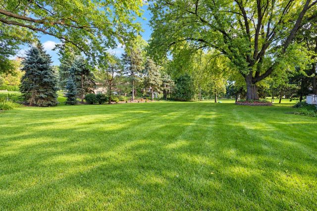 1150 Red Barn LANE, Elm Grove, WI 53122