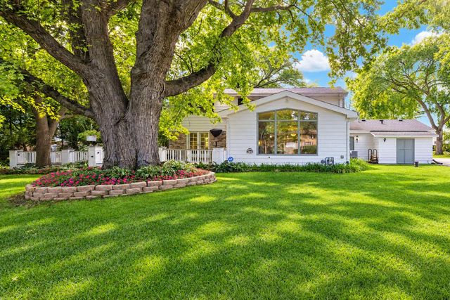 1150 Red Barn LANE, Elm Grove, WI 53122