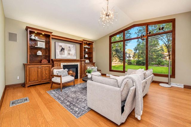 1150 Red Barn LANE, Elm Grove, WI 53122