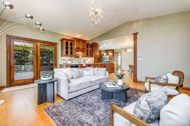 1150 Red Barn LANE, Elm Grove, WI 53122