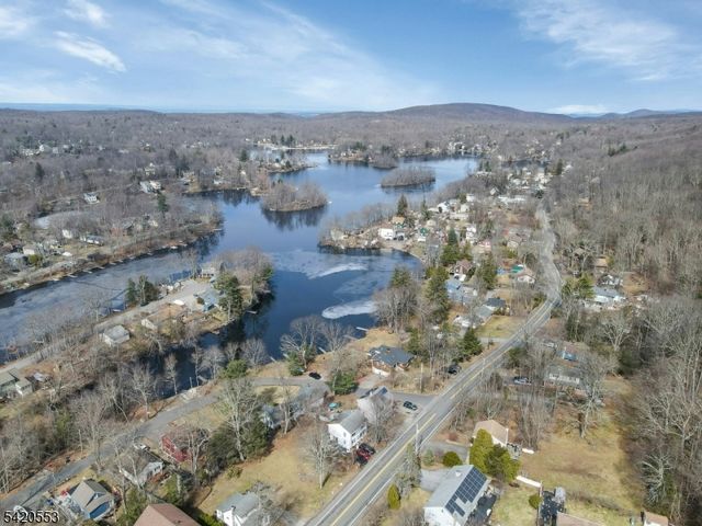 199 Lake Shore Dr, West Milford Twp., NJ 07421