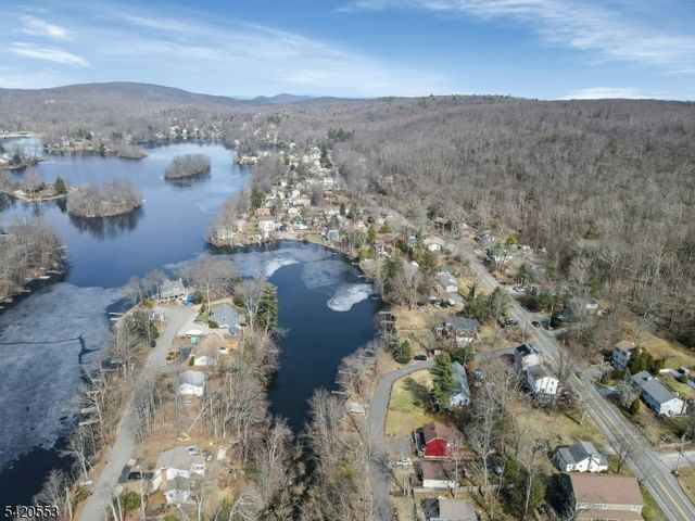 199 Lake Shore Dr, West Milford Twp., NJ 07421
