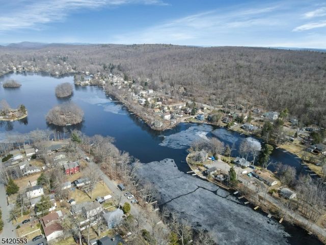 199 Lake Shore Dr, West Milford Twp., NJ 07421