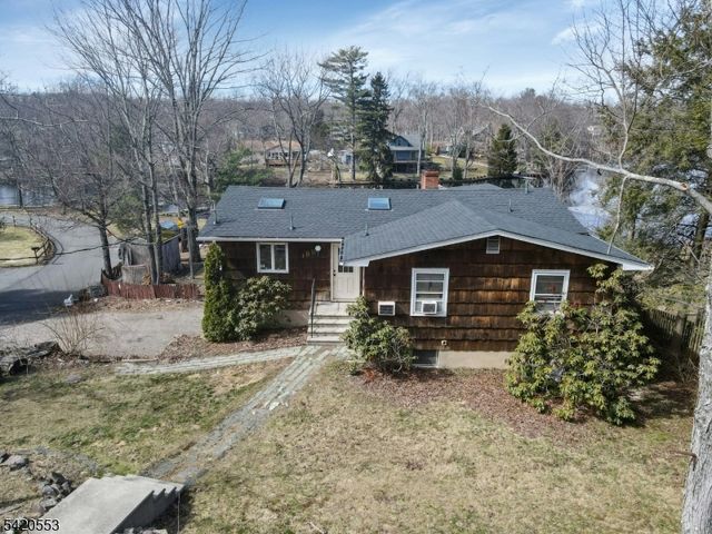 199 Lake Shore Dr, West Milford Twp., NJ 07421