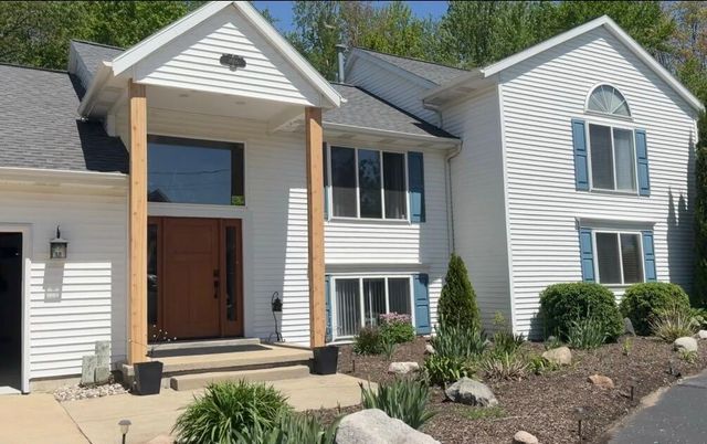 7099 Silver Lake Drive Ne, Cannon Twp, MI 49341