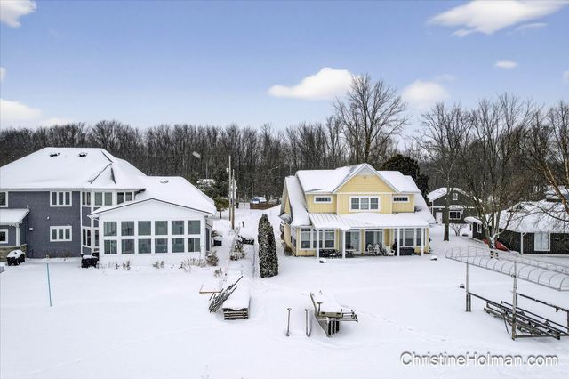 7099 Silver Lake Drive Ne, Cannon Twp, MI 49341