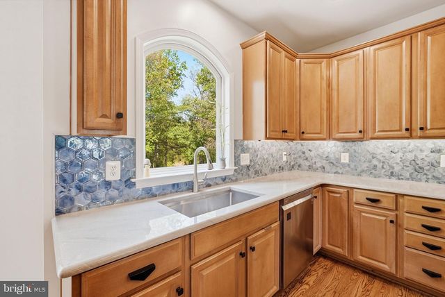 8315 SHIMMERING ROCK RD, Gainesville, VA 20155